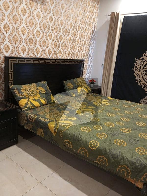 1 BED FULLY LUXURY AND FURNISH IDEAL LOCATION EXCELLENT FLAT FOR RENT IN BAHRIA TOWN LAHORE