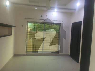 8 MARLA UPPER PORTION AVAILABLE FOR RENT IN DHA 11 RAHBAR SECTOR 1
