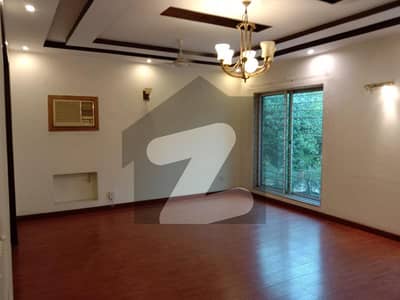 D H A Lahore 1 kanal Out Class house with for Rent this house have