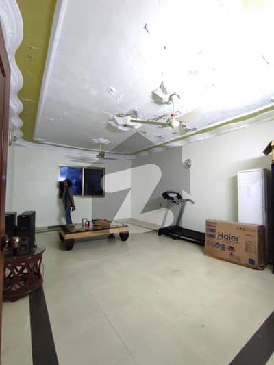 کلفٹن ۔ بلاک 8 کلفٹن,کراچی میں 4 کمروں کا 11 مرلہ فلیٹ 90.0 ہزار میں کرایہ پر دستیاب ہے۔