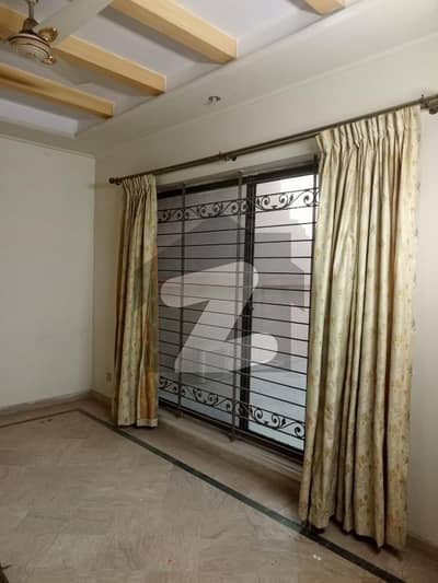 جوہر ٹاؤن فیز 2 - بلاک جے2 جوہر ٹاؤن فیز 2,جوہر ٹاؤن,لاہور میں 4 کمروں کا 5 مرلہ مکان 82.0 ہزار میں کرایہ پر دستیاب ہے۔