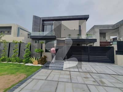 A well Design house is up for sale near Raya Golf club in lahore