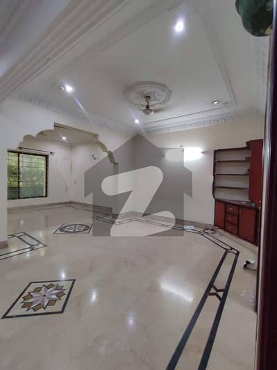 4 BEDROOMS UPPER PORTION IS AVAILABLE FOR RENT.