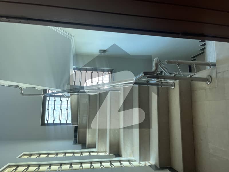 ڈی ۔ 12 اسلام آباد میں 9 کمروں کا 14 مرلہ مکان 14.25 کروڑ میں برائے فروخت۔