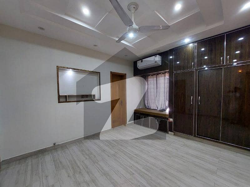 بحریہ ٹاؤن ۔ سیکٹر ایف بحریہ ٹاؤن,لاہور میں 3 کمروں کا 10 مرلہ بالائی پورشن 65.0 ہزار میں کرایہ پر دستیاب ہے۔