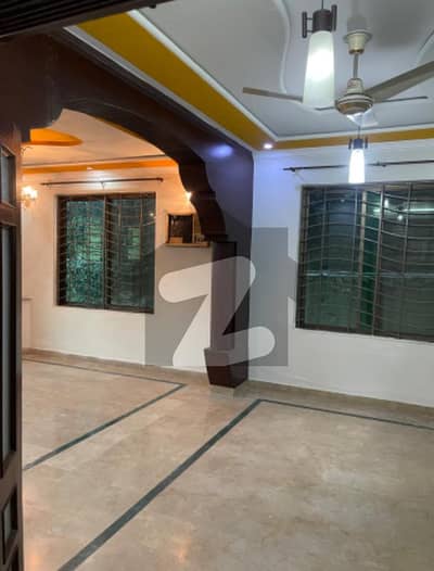 نیشنل پولیس فاؤنڈیشن او ۔ 9 اسلام آباد میں 4 کمروں کا 10 مرلہ مکان 90.0 ہزار میں کرایہ پر دستیاب ہے۔
