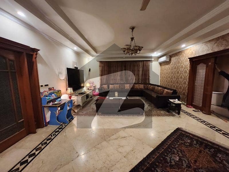 ڈی ایچ اے فیز 2 ڈیفنس (ڈی ایچ اے),لاہور میں 5 کمروں کا 1 کنال مکان 1.9 لاکھ میں کرایہ پر دستیاب ہے۔