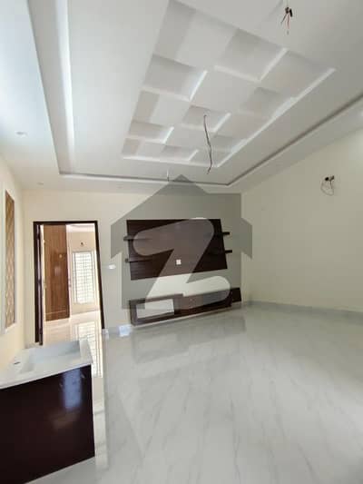 اعوان مارکیٹ فیروزپور روڈ,لاہور میں 5 کمروں کا 5 مرلہ مکان 2.25 کروڑ میں برائے فروخت۔