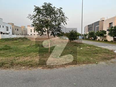 ڈی ایچ اے فیز 6 - بلاک کے فیز 6,ڈیفنس (ڈی ایچ اے),لاہور میں 1 کنال رہائشی پلاٹ 6.35 کروڑ میں برائے فروخت۔
