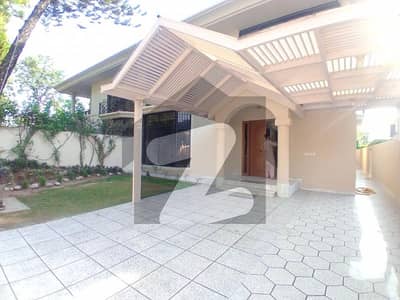 Well Maintained 4 Beds House For Rent In F7