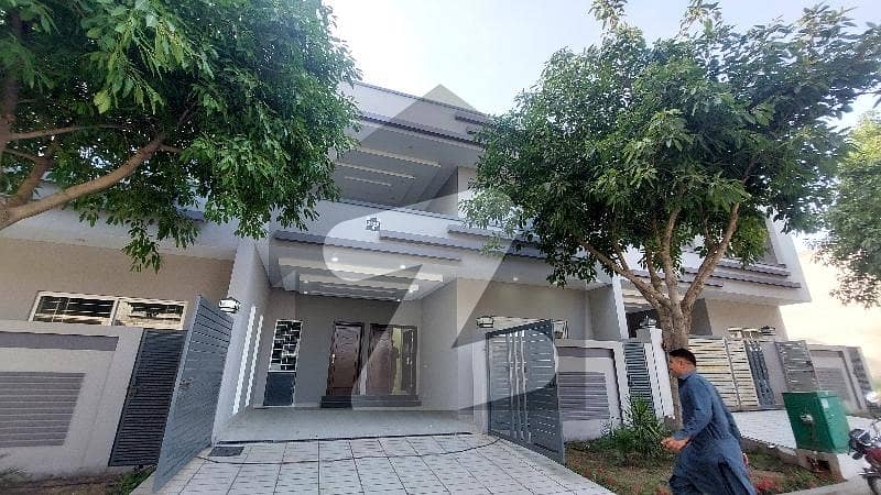 فیصل ٹاؤن - ایف ۔ 18 اسلام آباد میں 6 کمروں کا 8 مرلہ مکان 3.2 کروڑ میں برائے فروخت۔