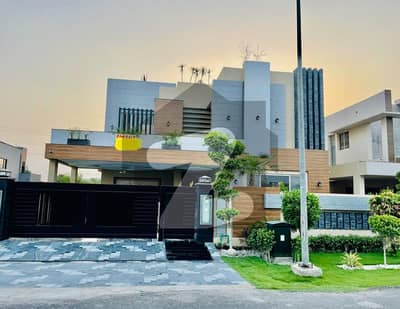 ONE KANAL BEAUTIFULL HOUSE AVALIABLE FOR RENT IN DHA DEFANCE