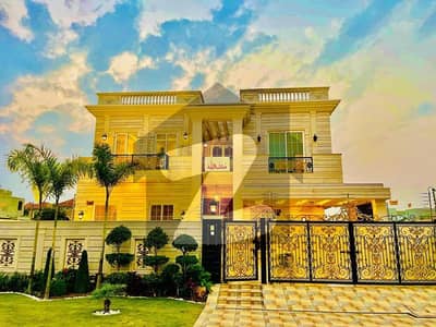 ONE KANAL BEAUTIFULL HOUSE WITH BASEMENT AVAILABLE FOR RENT IN DHA LAHORE