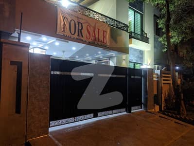 8 Marla House For Sale in Umer Block Bahria Town Lahore.