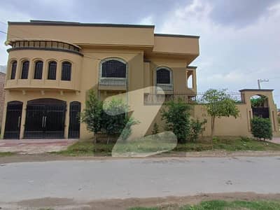 صفیا هومز ورسک روڈ,پشاور میں 6 کمروں کا 10 مرلہ مکان 3.8 کروڑ میں برائے فروخت۔