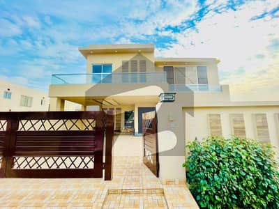 ONE KANAL BEAUTIFUL HOUSE AVAILABLE FOR RENT IN DHA DEFANCE