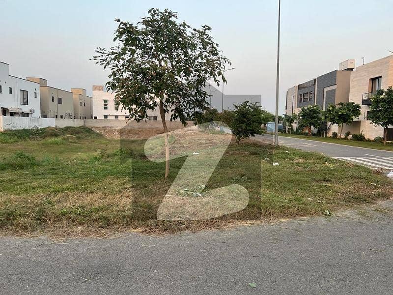 ڈی ایچ اے فیز 6 - بلاک جی فیز 6,ڈیفنس (ڈی ایچ اے),لاہور میں 1 کنال رہائشی پلاٹ 6.0 کروڑ میں برائے فروخت۔