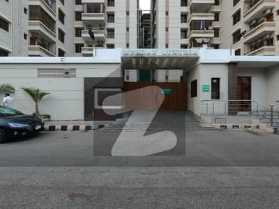 کلفٹن کراچی میں 4 کمروں کا 1 کنال فلیٹ 17.5 کروڑ میں برائے فروخت۔