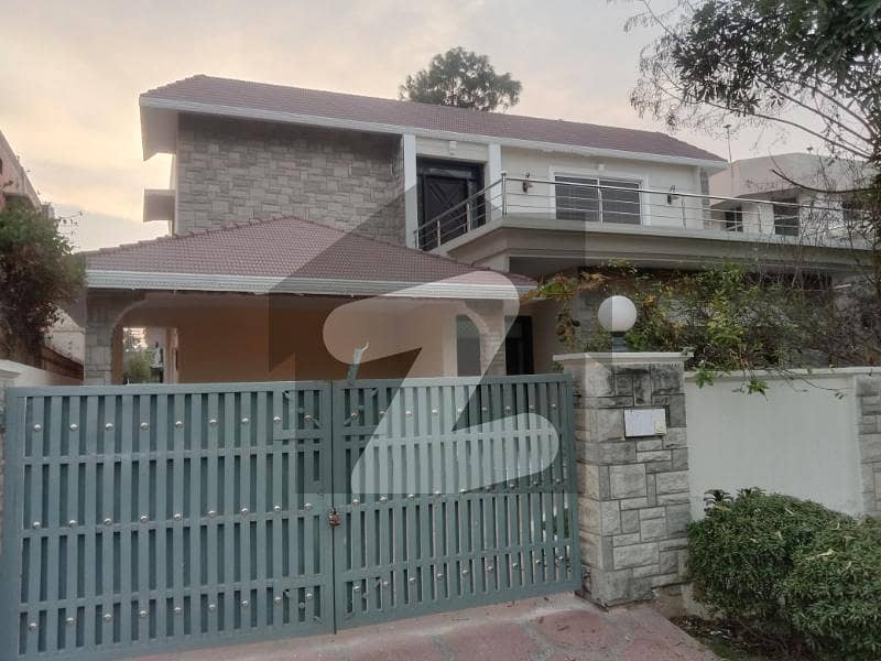ڈی ایچ اے فیز 4 ڈیفنس (ڈی ایچ اے),لاہور میں 5 کمروں کا 1 کنال مکان 6.5 کروڑ میں برائے فروخت۔