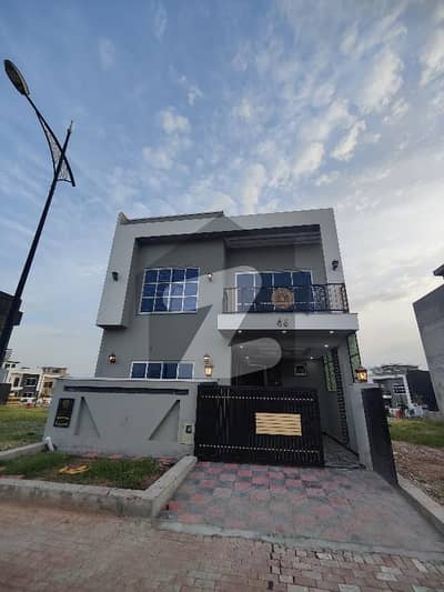 Bahria Enclave sector i 5 Marla brand new luxury house for rent good location main Boulevard