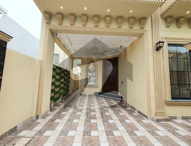 1 KANAL Luxury Modern House With Basement Available For RENT In DHA Phase 6