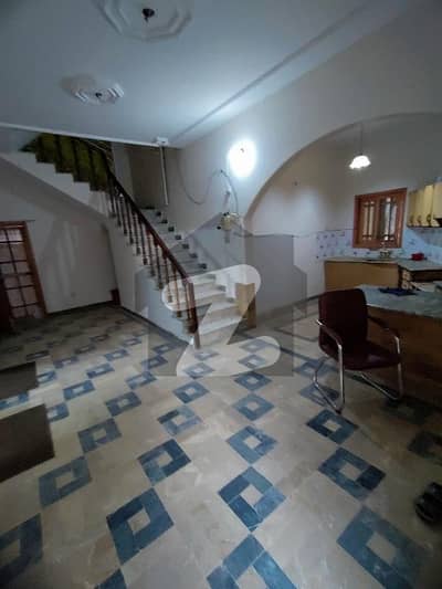 گلشنِ شمیم گلبرگ ٹاؤن,کراچی میں 8 کمروں کا 10 مرلہ مکان 4.5 کروڑ میں برائے فروخت۔