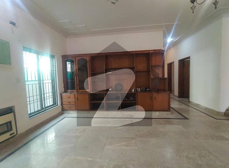 1 Kanal Lower Portion For Rent In DHA Lahore Phase 4 Facing Park