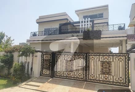 Kanal Beautiful House In Dha Phase 8 Ex Air Avenue