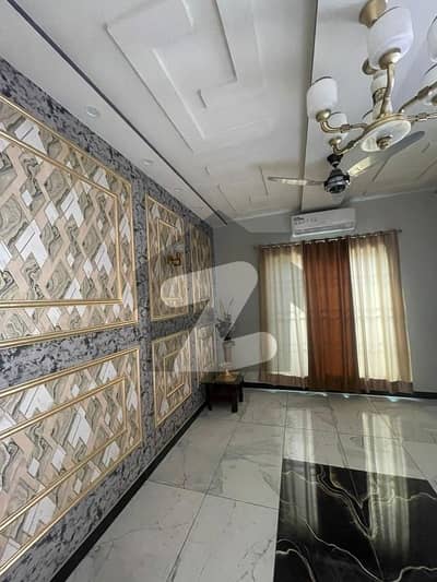 رائل پام سٹی ۔ بلاک ڈی رئیل پام سٹی,ایمن آباد موڑ,گوجرانوالہ میں 4 کمروں کا 5 مرلہ مکان 1.6 کروڑ میں برائے فروخت۔