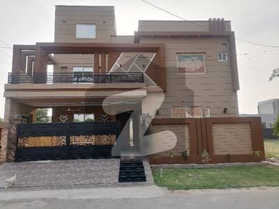 Ideal 10 Marla House Available In Nasheman-E-Iqbal Phase 2, Lahore