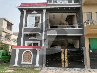 Nasheman-e-Iqbal Phase 2 5 Marla House Up For sale