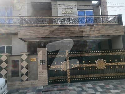 لاثانی ٹاؤن فیصل آباد میں 6 کمروں کا 11 مرلہ مکان 5.0 کروڑ میں برائے فروخت۔