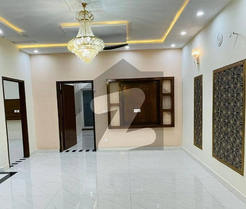بحریہ ٹاؤن سیکٹر B بحریہ ٹاؤن,لاہور میں 3 کمروں کا 8 مرلہ بالائی پورشن 42.0 ہزار میں کرایہ پر دستیاب ہے۔