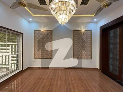 10 MARLA BEAUTIFUL LUXURY HOUSE FOR SALE BAHRIA TOWN LAHORE