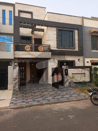 5 MARLA FULLY FURNISHED HOUSE AVAILABLE FOR RENT IN BAHRIA TOWN LAHORE.