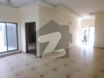 2 Kanal Beautiful House For Rent Hot Location 6 Bedroom'S