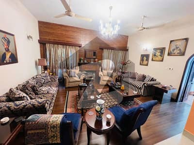 ماڈل ٹاؤن ۔ بلاک پی ماڈل ٹاؤن,لاہور میں 5 کمروں کا 1 کنال مکان 7.0 کروڑ میں برائے فروخت۔