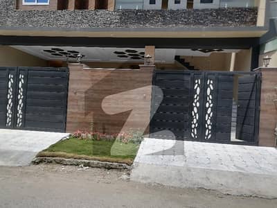 حیات آباد فیز 7 حیات آباد,پشاور میں 9 کمروں کا 10 مرلہ مکان 6.4 کروڑ میں برائے فروخت۔