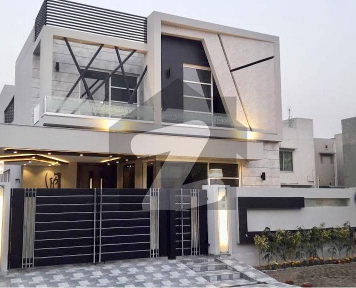 10 Marla Modern Designer House Near To Park And Main 150ft Road