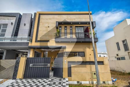 5 MARLA FULLY MODERATE HOUSE AVAILABLE FOR RENT AT HOT LOCATION OF DHA