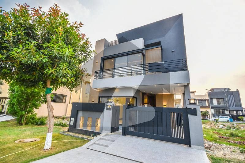 5 MARLA EYE CATCHING MODERN HOUSE AVAILABLE FOR RENT