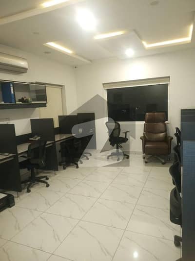 گلبرگ لاہور میں 13 مرلہ دفتر 6.0 لاکھ میں کرایہ پر دستیاب ہے۔