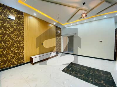 ورسک روڈ پشاور میں 7 کمروں کا 7 مرلہ مکان 3.1 کروڑ میں برائے فروخت۔