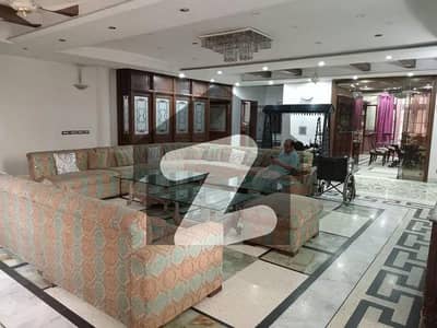 ماڈل ٹاؤن ۔ بلاک ای ماڈل ٹاؤن,لاہور میں 6 کمروں کا 1 کنال مکان 2.6 لاکھ میں کرایہ پر دستیاب ہے۔