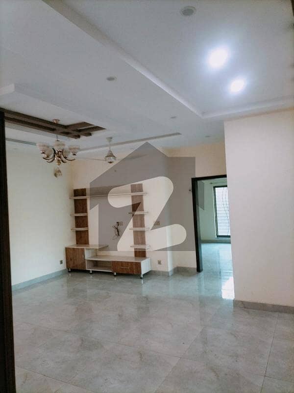 8 MARLA LUXURY BEAUTIFULL UPPER PORTION FOR RENT IN ALI BLOCK AT VERY HOT LOCATION IN BAHRIA TOWN LAHOHRE NEAR SCHOOL PARK MASJID AND SUPER MARKET