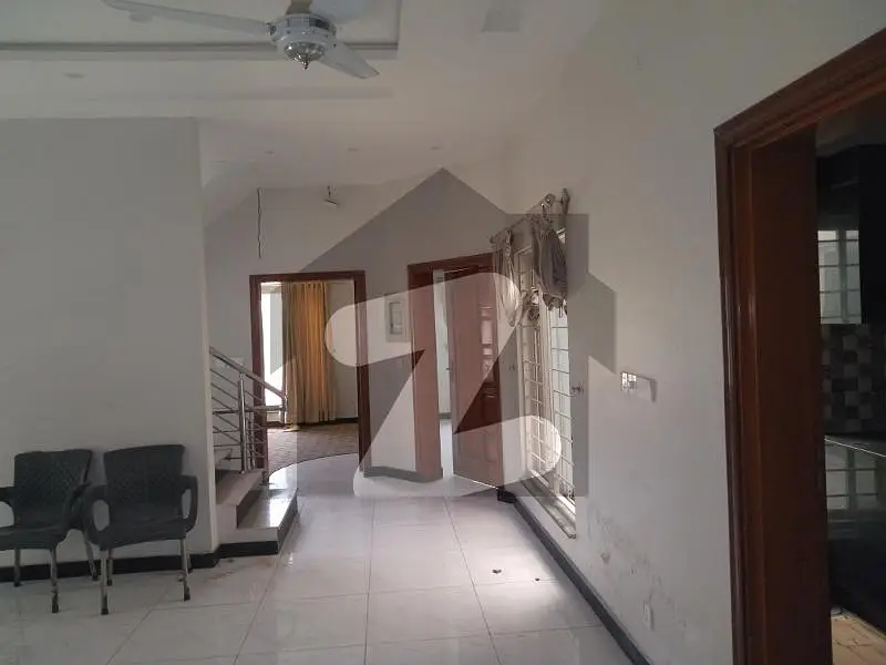 A Superb 10 Marla House In Top City Available 4 Rent