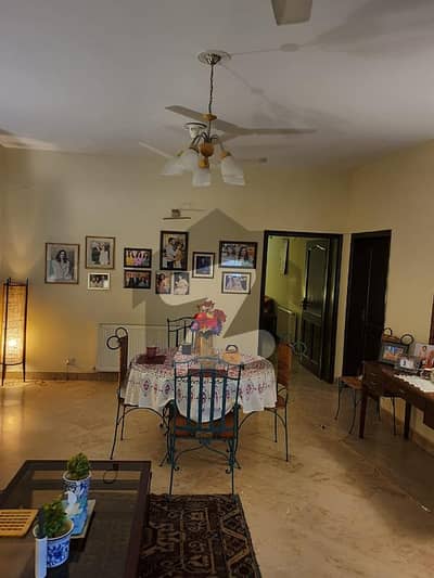 Karakoram Enclave-1 F-11/1 Apartment For Sale In Reasonable Price Coved Area 3900 Sq. Ft 3 Side Corner Margalla Hills VIEW / MUREE View / SOUTH VIEW 4 Bedroom ,4 Bathroom ,TV Lounge ,D/D SQTR STORE 2 CAR PARKING REASONALABLE PRICE