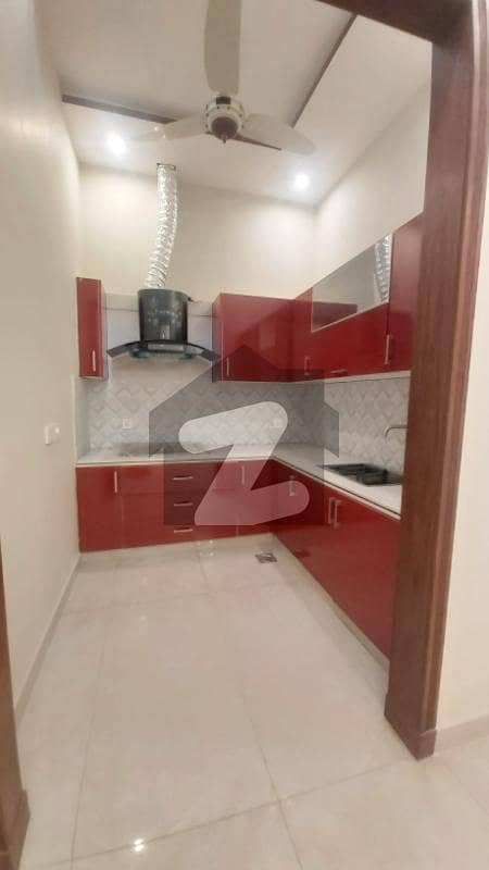 بحریہ ٹاؤن ۔ سیکٹر ایف بحریہ ٹاؤن,لاہور میں 5 کمروں کا 10 مرلہ مکان 4.0 کروڑ میں برائے فروخت۔