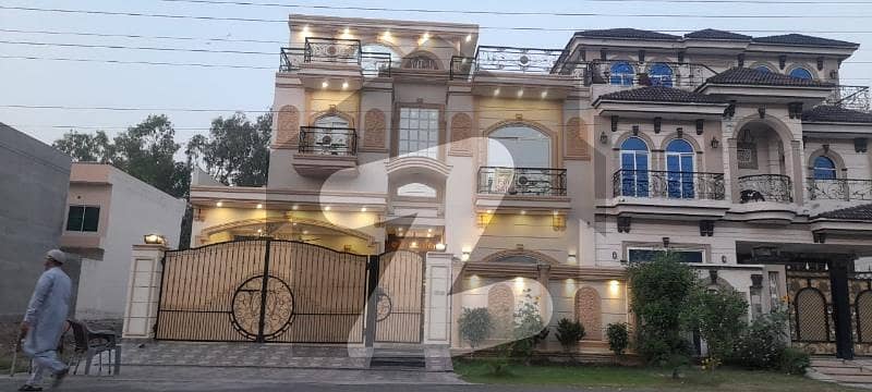 سینٹرل پارک ہاؤسنگ سکیم لاہور میں 5 کمروں کا 10 مرلہ مکان 3.1 کروڑ میں برائے فروخت۔