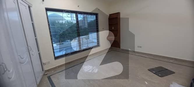 Prime Location Separate Gate Kanal 3bed Upper Portion For Rent In Dha Phase 4